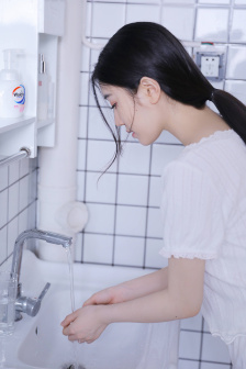 宝宝对准坐下来自己弄的意义